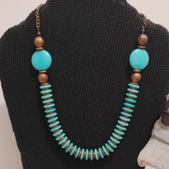 Turquoise Beaded Necklace and Bracelet Set with Antique Gold Accents NEW - Picture 4 of 11